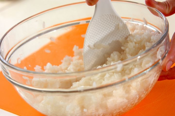 漬けマグロとめかぶの丼の作り方1