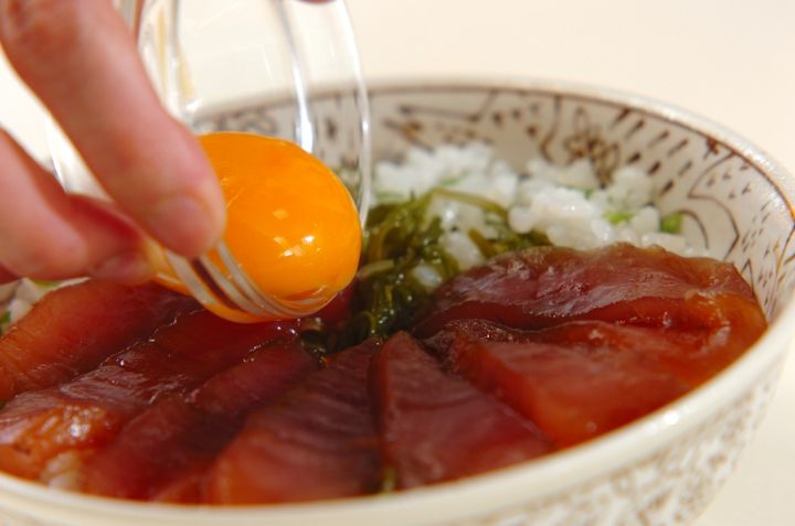 漬けマグロとめかぶの丼の作り方2