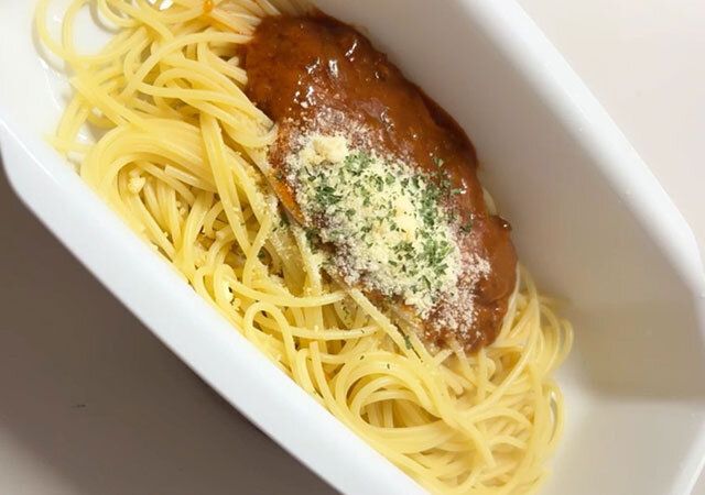 ダイソー お皿にもなる電子レンジでパスタメーカー 皿 使用例