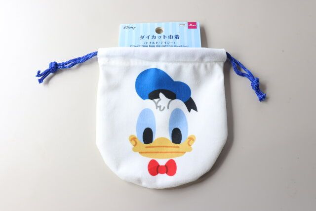 ダイソーのダイカット巾着（ドナルド／デイジー）