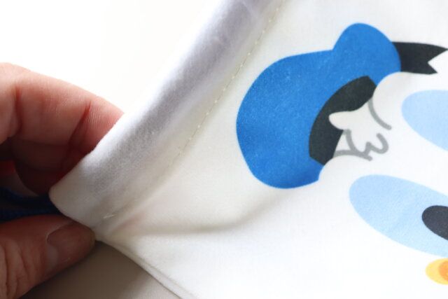 ダイソーのダイカット巾着の生地