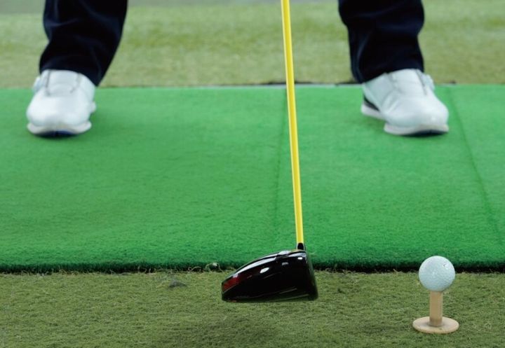 アッパーブローで飛距離をアップするには？ポイントは「左足ツマ先」