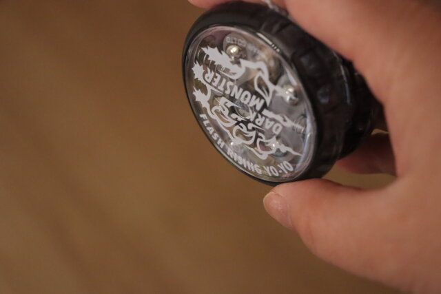 ハイパーヨーヨーを彷彿とさせるダイソーのフラッシュライジングヨーヨー DRIVE