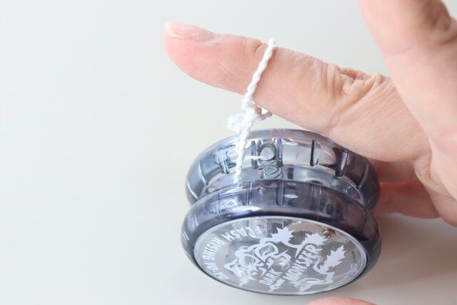 ダイソーのフラッシュライジングヨーヨー DRIVEの遊び方