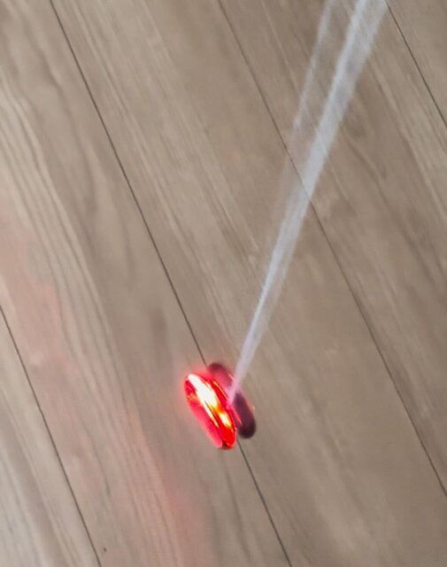 ダイソーのフラッシュライジングヨーヨー DRIVEの光る様子