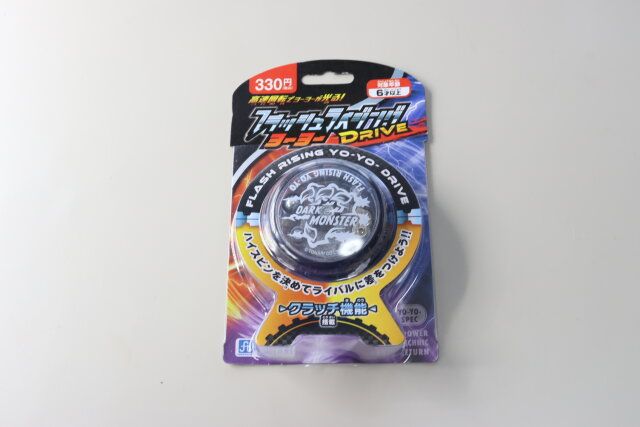 ダイソーのフラッシュライジングヨーヨー DRIVEのパッケージ
