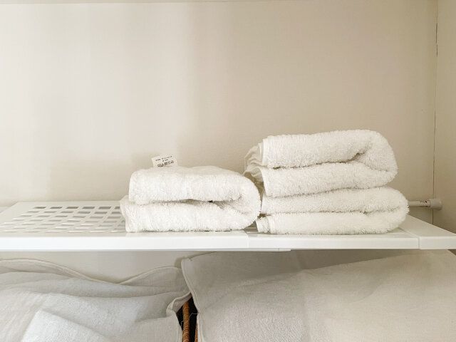 ダイソー 突っ張り棒用棚 タオルを収納