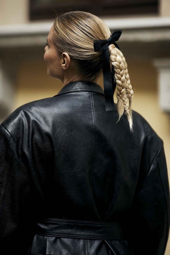 画像: 三つ編み × 黒リボンで動きをつけて