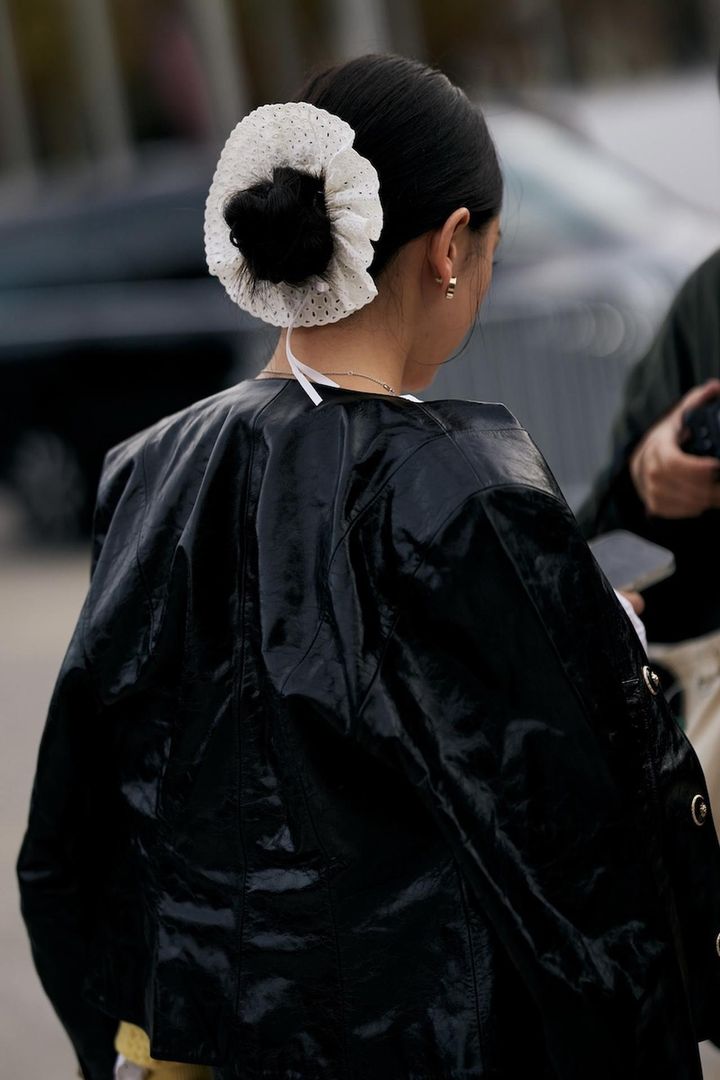 画像: 辛口レザー × 甘口レースのバランスが粋