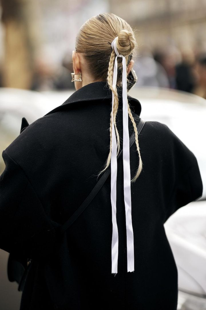 画像: 凝ったアレンジにロングリボンをプラス