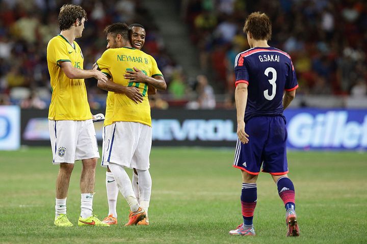 ネイマール、獄中先輩の17歳息子とチームメイトになる「君の面倒は僕が見る」