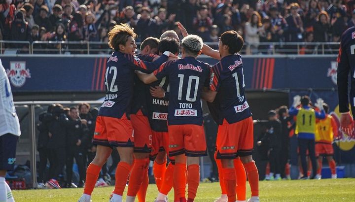 来日した世界的名将も大興奮！外資参入の新生した名門が開幕白星発進！