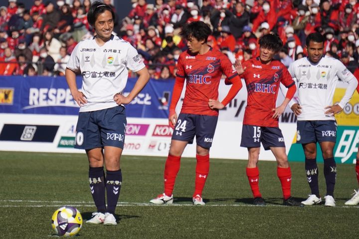 名門の新エースが1ゴール1アシストで開幕白星の立役者に！ペナルティキック前に見せた意外な表情とは