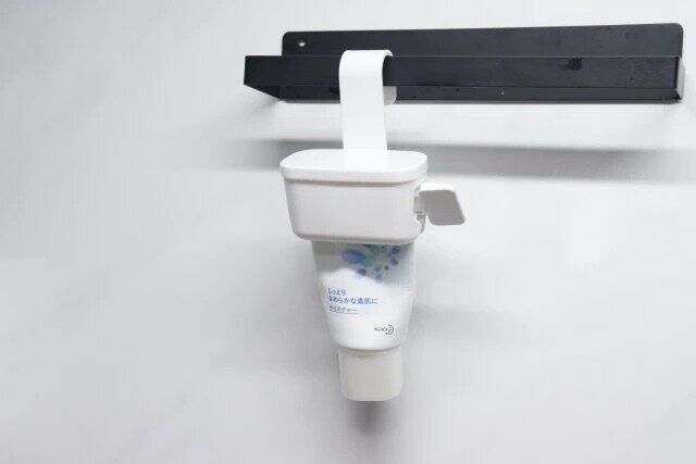 ダイソー タオルバーに掛けられるチューブ絞り