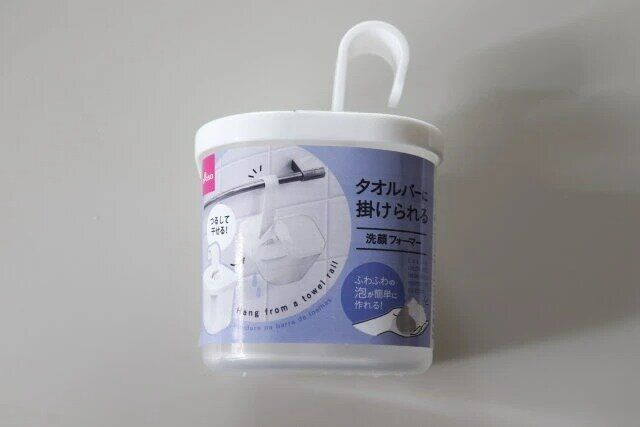 ダイソー タオルバーに掛けられる洗顔フォーマー パッケージ