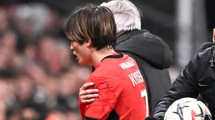 30歳の日本代表FW、古傷を痛めて応急処置 監督は「彼が一時的に離脱したので9人でプレーを…」