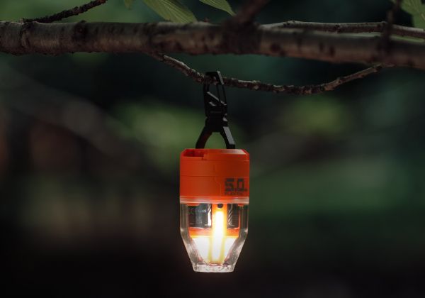 キャンプの不便を解消！ランタン機能も付いてる小型エアポンプがすごすぎる