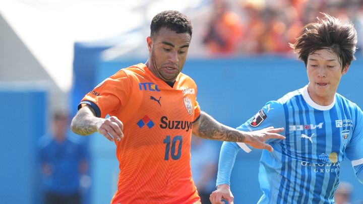 J1復帰のJリーグ名門、開幕戦勝利の2日前に“10番”契約更新を断念…GM「感謝の気持ちでいっぱい」