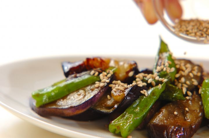 ご飯にあう簡単副菜！ナスとシシトウのオイスター炒めの作り方2