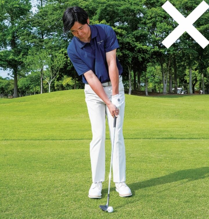 右傾き・右足荷重になってない？アプローチのダフリ・トップのミスを防ぐレッスン