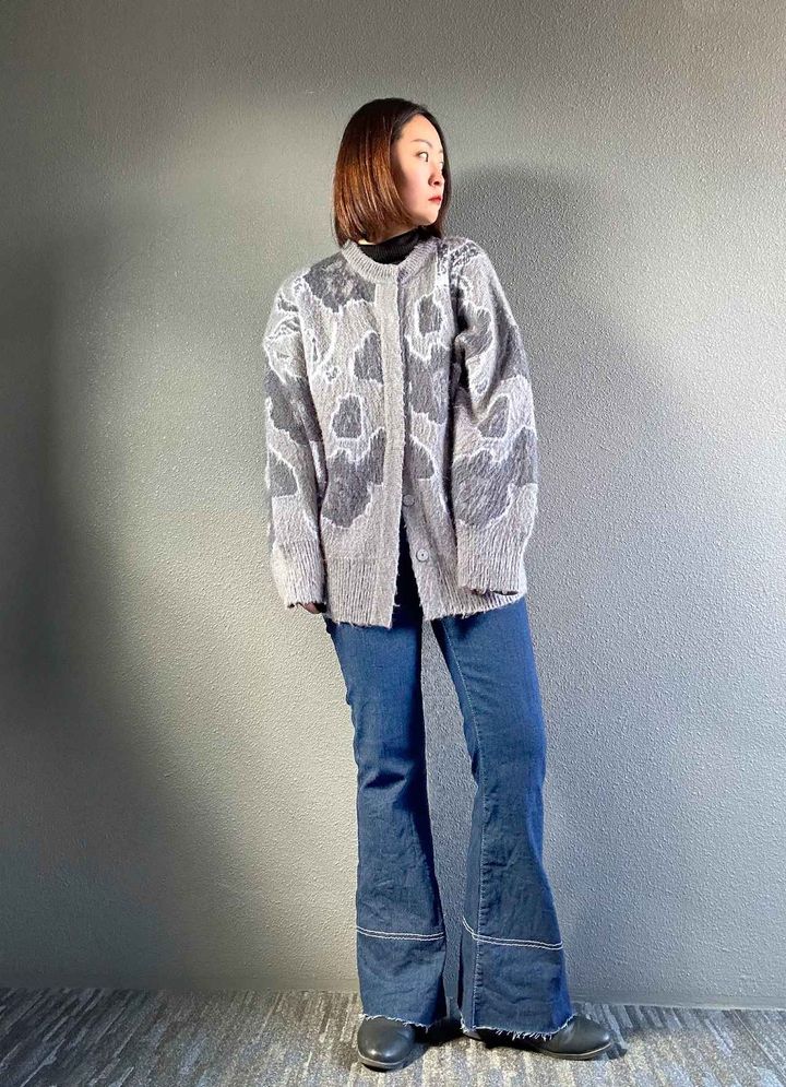 画像: ゆったりニットカーディガンであったかコーデ