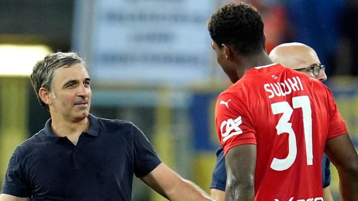 22歳日本代表守護神が所属する海外チーム、降格危機で監督解任…日本語で挨拶する指揮官がクビに