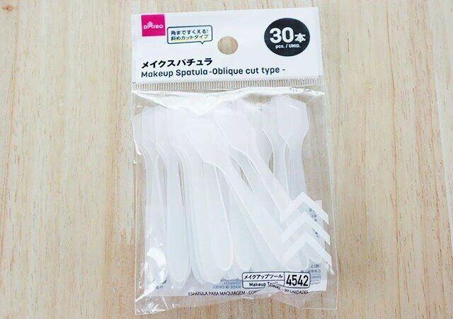 ダイソー メイクスパチュラ（斜めカット型、30本） パッケージ