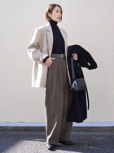 黒タートルネックコーデ2