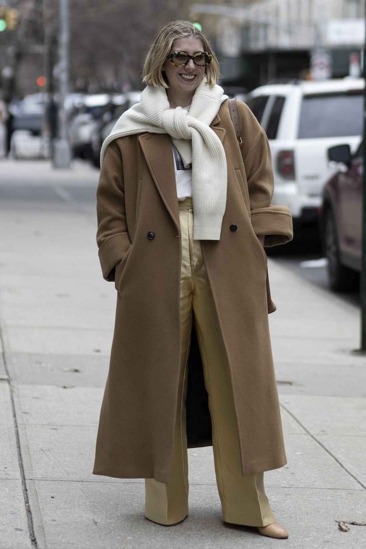 画像: ちらっと覗くプリントTが好アクセント