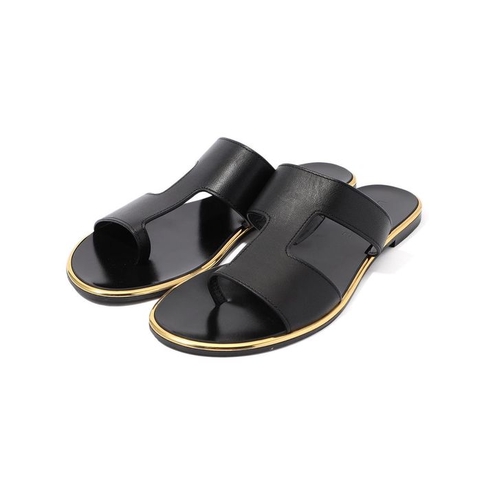 画像: サンダル ¥24,200 store.tomorrowland.co.jp