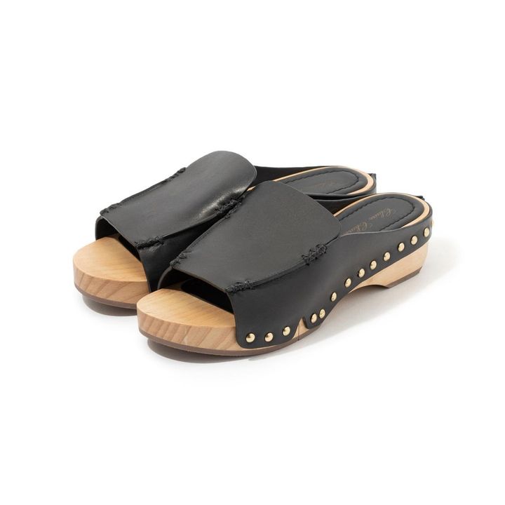 画像: サンダル ¥47,300 store.tomorrowland.co.jp