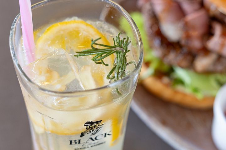 甘さの中にレモンとカルダモン、ローズマリーの香りをしっかり感じられるレモンジンジャー