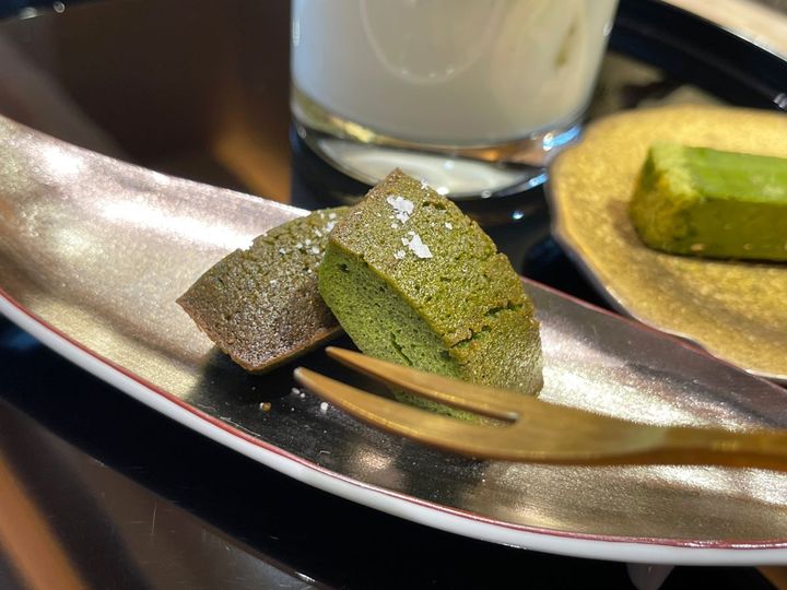  「焼き立てフィナンシェ（抹茶）」※単品の場合は980円