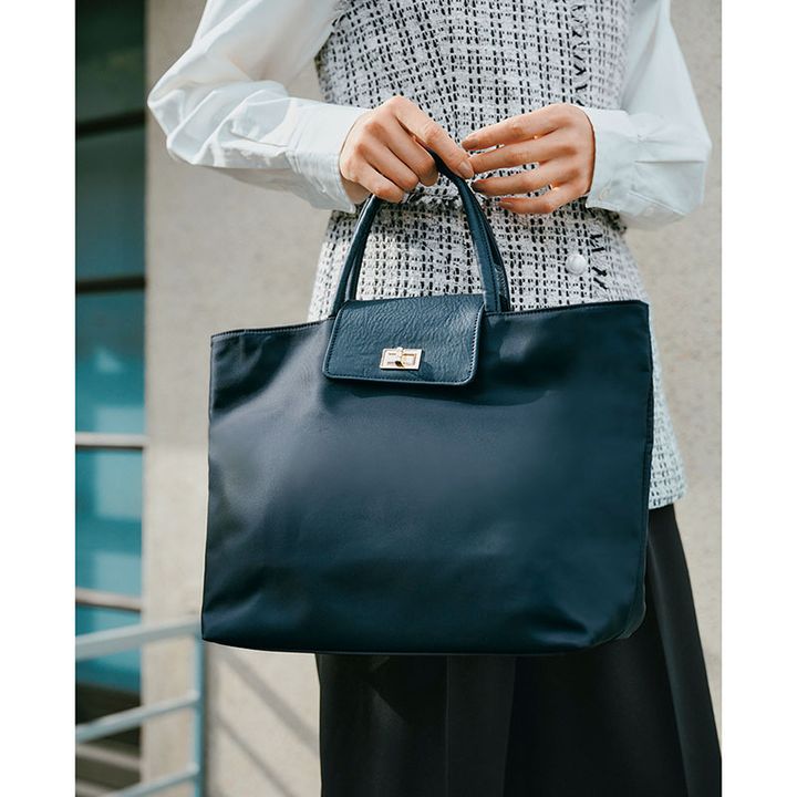 キレイめA4黒紺トートバッグ