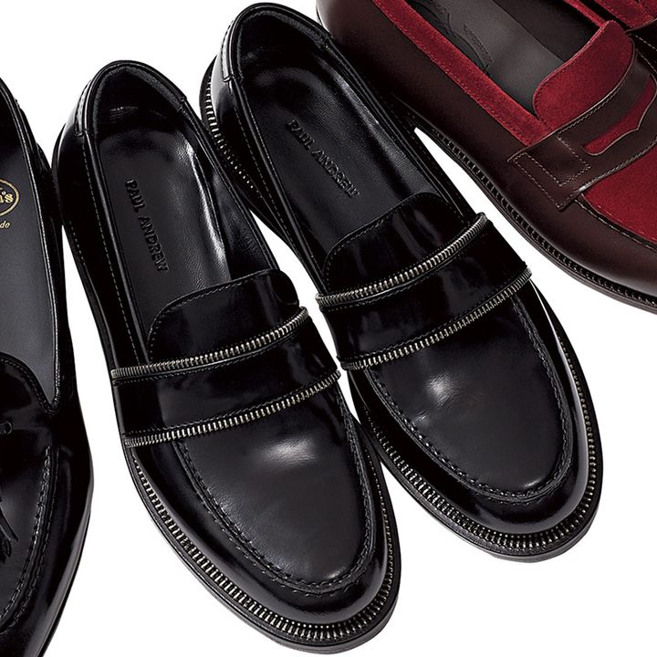 ポールアンドリューのジップデザインがついた黒ローファー