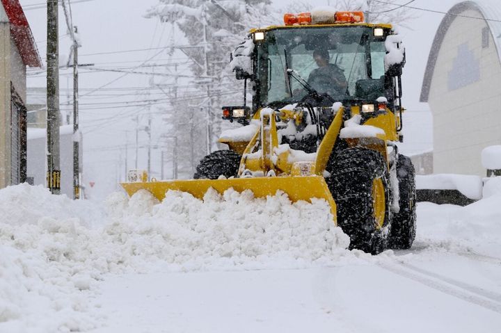除排雪サービスの利用時は高額請求に注意（画像はイメージ）