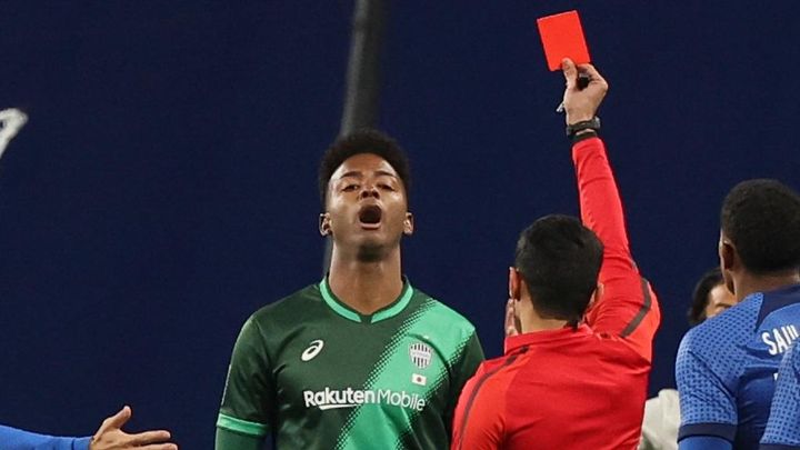 Jリーグ最強チーム、開始7分の一発退場で中国チームに惨敗…元Jリーガーに3ゴールを奪われる