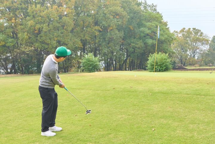 「アマチュアにオススメは…」アプローチに最適なのはパター？ウエッジ？