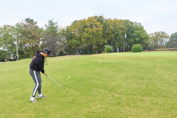 「アマチュアにオススメは…」アプローチに最適なのはパター？ウエッジ？