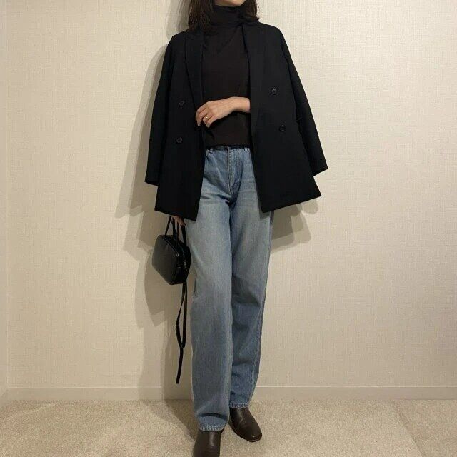 ユニクロ女性メリノリブタートルネックセーターデニムコーデ