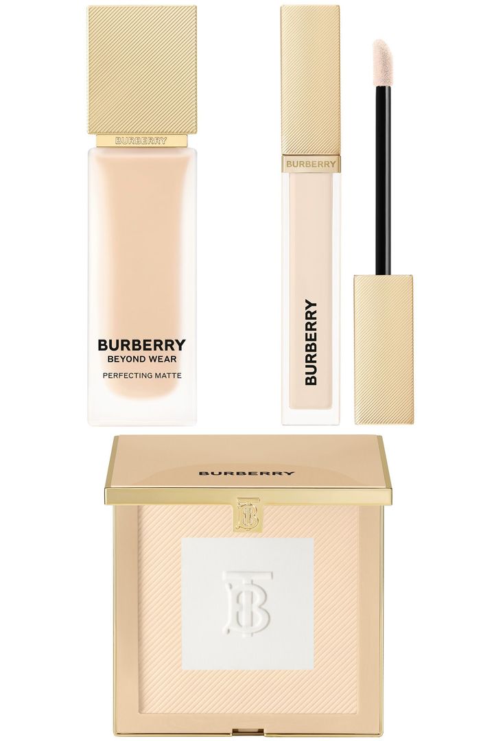 〈上左から〉ビヨンド ウェア パーフェクティング マット 30ml 全12色（写真は10） 各￥8,250 ビヨンド ウェア パーフェクティング コンシーラー 全10色（写真は01） 各￥5,500 〈下〉ビヨンドウェア セッティング ＆ リファイニング パウダー 全3色（写真は01） 各￥8,250（すべて2月26日発売）