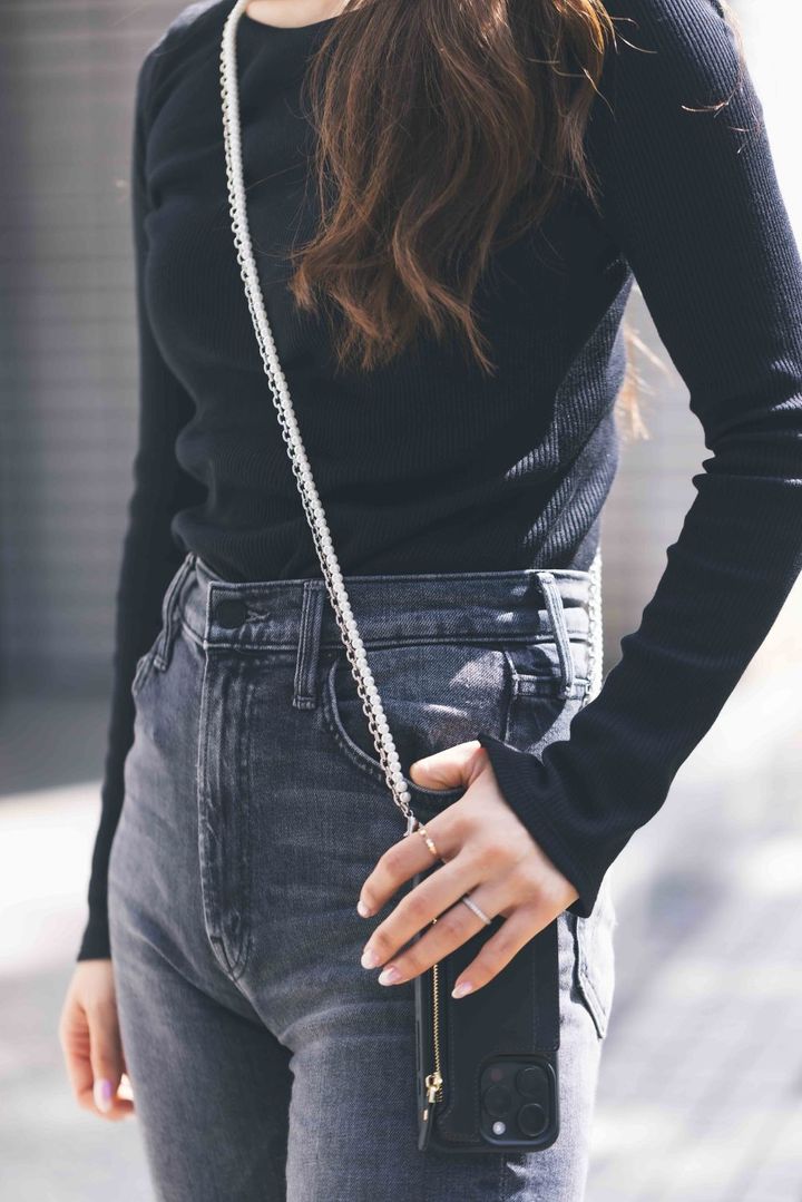 クラウドチームVERYデラクナー友理のスマホショルダー