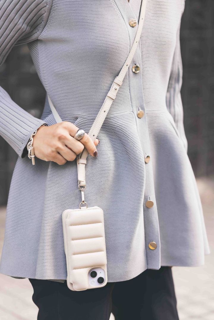 クラウドチームVERY髙松愛里のスマホショルダー