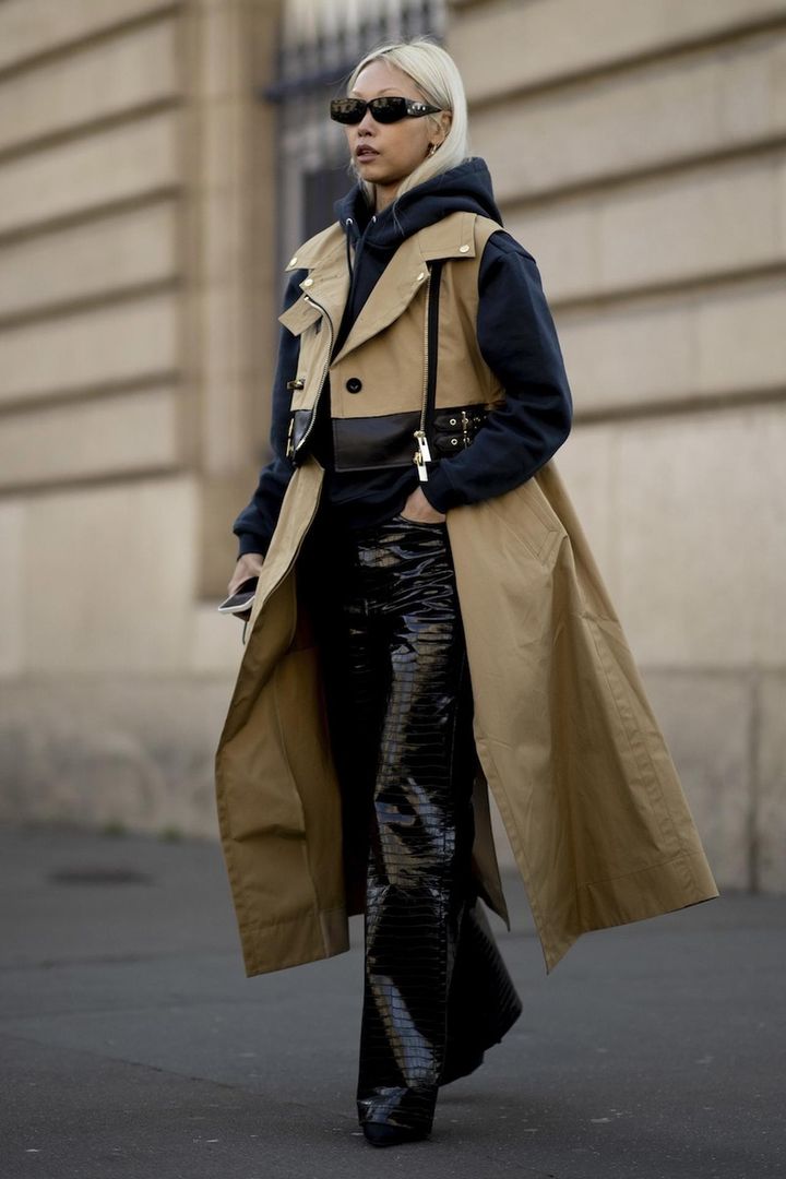 画像: ベスト型コートとパーカを合わせて