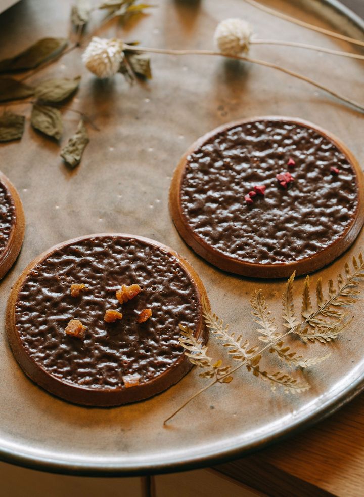 トッピングは有機オレンジピールとフランボワーズの2種類。