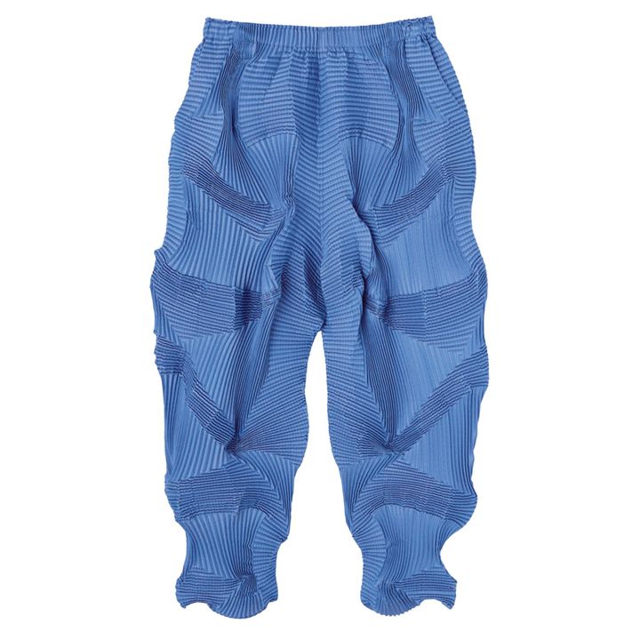 パンツ ￥88,000／A-POC ABLE ISSEY MIYAKE