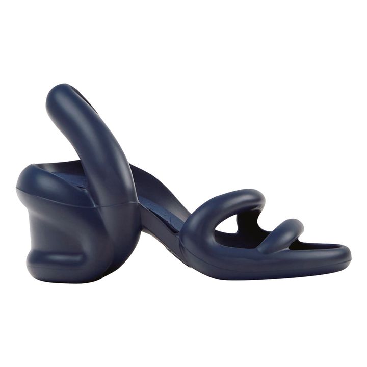 シューズ ヒール7.6cm ￥25,300／CAMPER