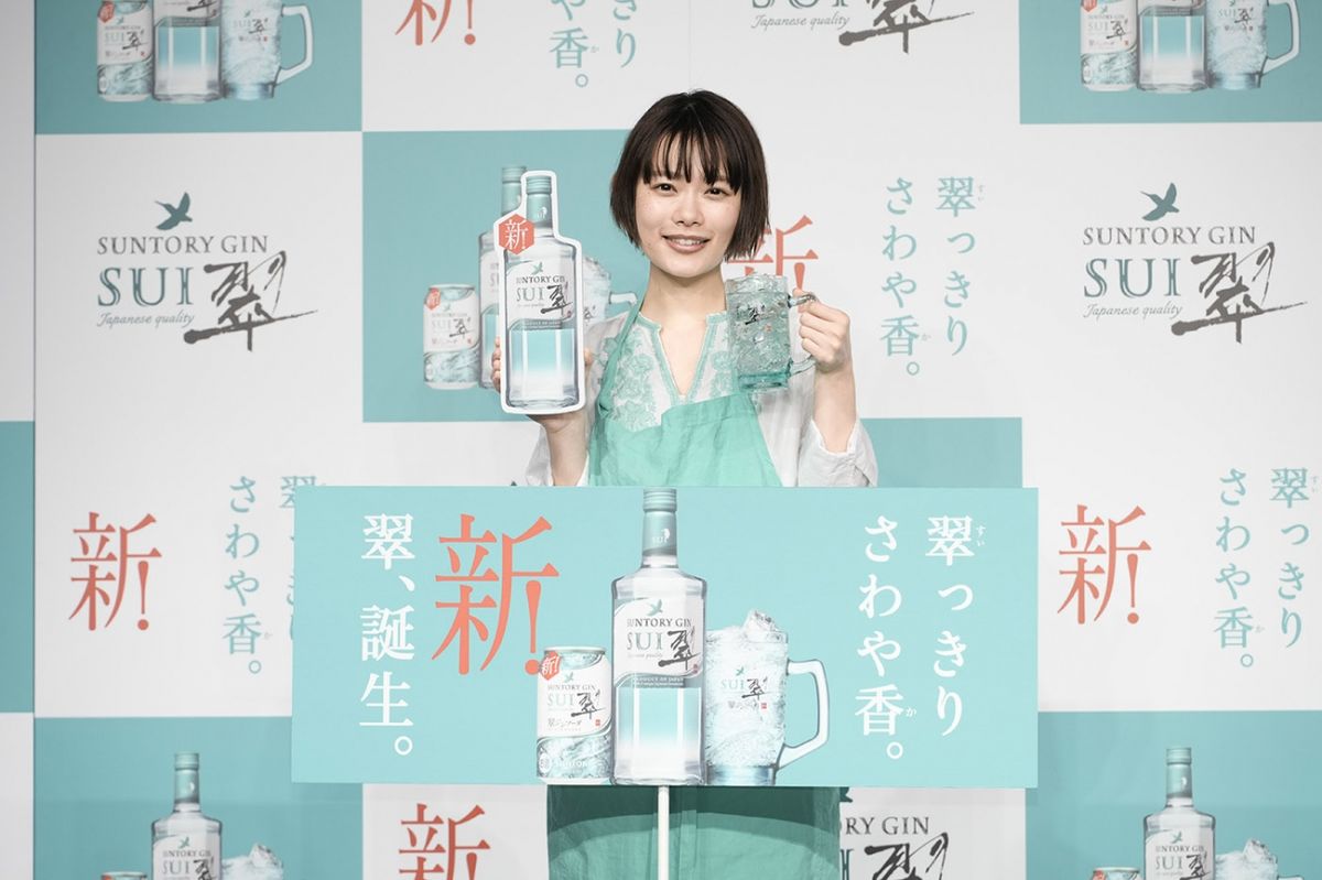 新CMに杉咲花さんが登場！ サントリージン「翠（SUI ）」がより清々しく爽やかな味わいにリニューアル【編集部の「これ、気になる！」 Vol ...