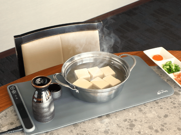 冬のキャンプ飯を超快適に！薄型保温マットが日常使いにも便利すぎる！