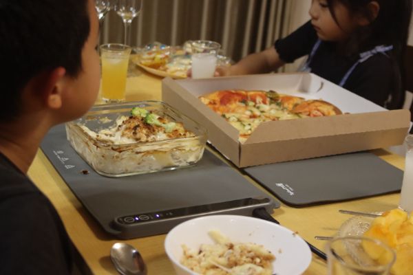 冬のキャンプ飯を超快適に！薄型保温マットが日常使いにも便利すぎる！